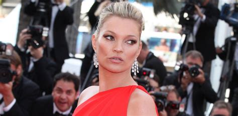 kate moss nackt|Kate Moss is Proudly Naked at 43 and Going Strong as Fashion’s。